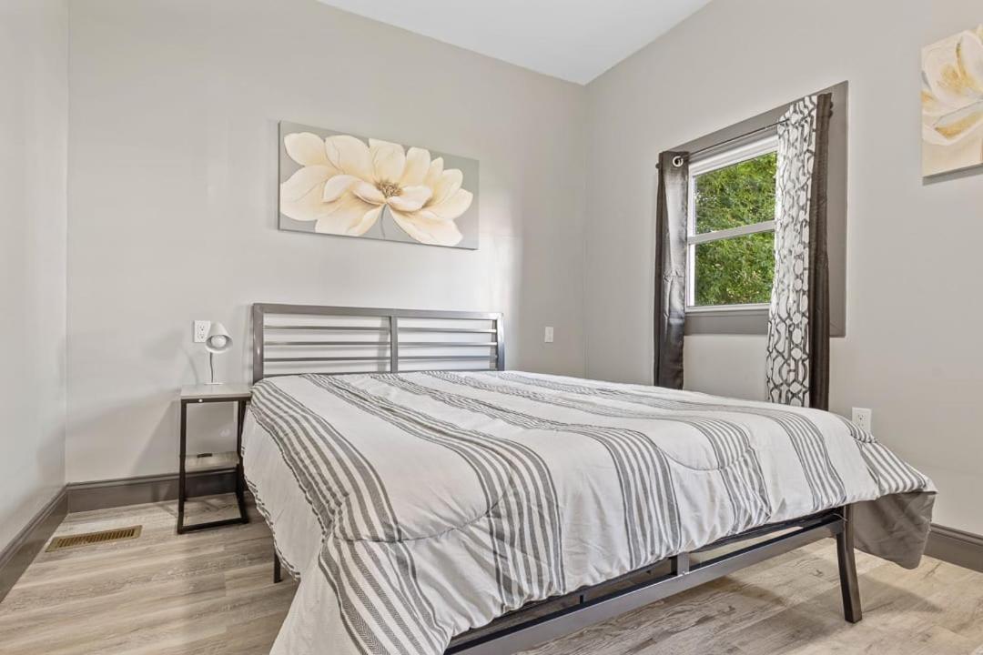 Cozy 6br 2 Bath Close To Falls & Casino Niagara Falls